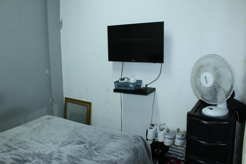 1 Bedroom Property for Sale in Goodwood Central Western Cape